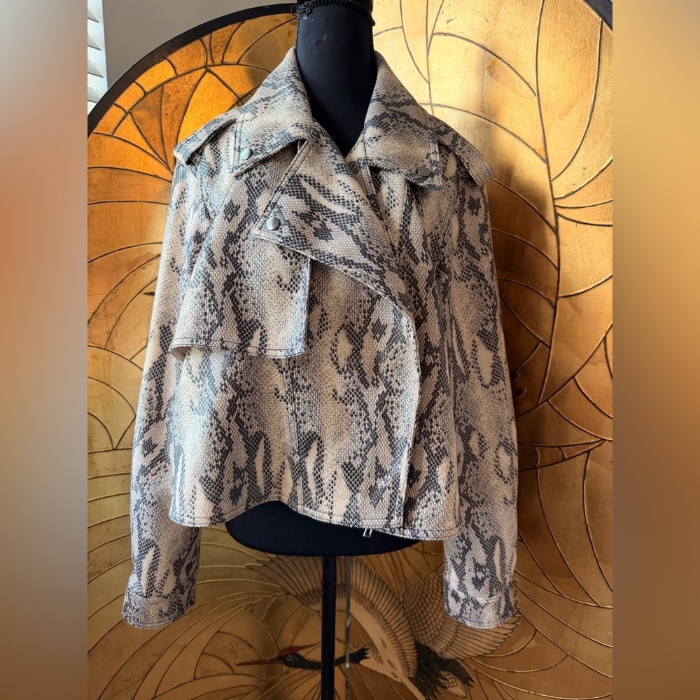 Jennifer Lopez Snake Print Leather Jacket - Picture 2 of 5